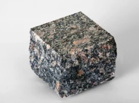 Skaldyti ir pjauti granito grindinio akmenys Leopard Red nuotrauka 3