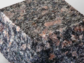 Skaldyti ir pjauti granito grindinio akmenys Leopard Red nuotrauka 7