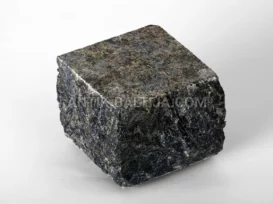 Skaldytas ir pjautas grindinio labradoritas nuotrauka 3